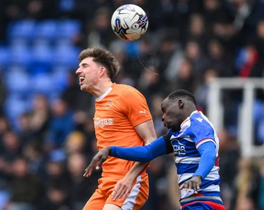 Blackpool 'dan Jake Beesley, 27 Nisan 202' de Birleşik Krallık 'ın Oto Kiralama Stadyumu' nda oynanan Sky Bet 1 karşılaşmasında topu fırlattı.