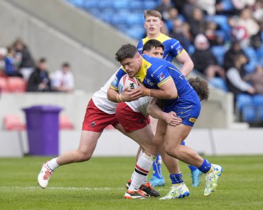 Warrington Wolves takımından Joe Philbin, Salford Red Devils 'in 27 Nisan 202' de Salford Community Stadyumu 'nda oynanan 9. Salford Red Devils vs Warrington Wolves karşılaşmasında Salford Red Devils' i savundu.