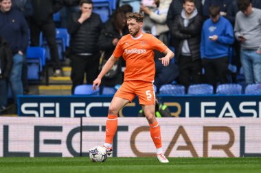 Blackpool 'dan Matthew Pennington, 27 Nisan 202' de İngiltere 'nin Reading şehrinde oynanan ve Blackpool' a karşı oynanan Gökyüzü İddia Ligi 1 karşılaşmasında