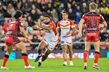 Katalan Ejderhaları 'ndan Chris Satae, 26 Nisan 202' de Leigh Spor Köyü 'nde oynanan Betfred Süper Lig 9. Raundunda Leigh Leopards ve Catalans Dragons maçında öne çıktı.