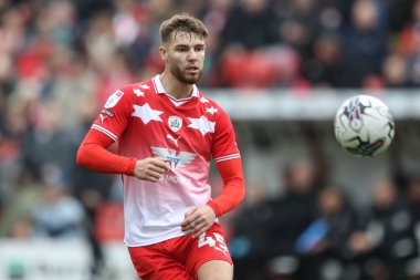 Barnsley 'den John Mcatee topu 27 Nisan 202' de Oakwell, Barnsley 'de oynanan Sky Bet 1 maçında izliyor.