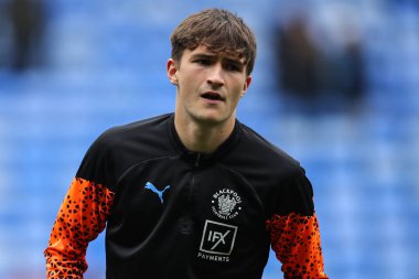 Blackpool 'dan Zak Emmerson, 27 Nisan 202' de oynanan Sky Bet Lig 1 karşılaşmasında Blackpool 'a karşı seçilmiş araba kiralama stadyumunda oynanacak karşılaşma öncesi ısınma sırasında