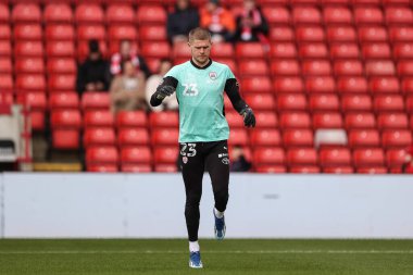 Barnsley 'den Ben Killip, Sky Bet Ligi 1 maçı sırasında Oakwell, Barnsley, Barnsley' e karşı Northampton Town maçında ısınma turunda, 27 Nisan 202