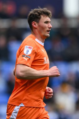 Blackpool takımının oyuncusu Matty Virtue, 27 Nisan 202 'de oynanan Sky Bet 1 karşılaşmasında Blackpool' a karşı seçilmiş araba kiralama stadyumunda maça çıktı.