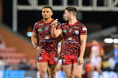 Leigh Leoparları 'ndan Ben McNamara, Leigh Leopards' dan Umyla Hanley ile konuşuyor, Betfred Süper Lig 9. Raundda Leigh Leopards, Catalans Dragons 'a karşı Leigh Spor Köyü, Leigh, Birleşik Krallık, 26 Nisan 202