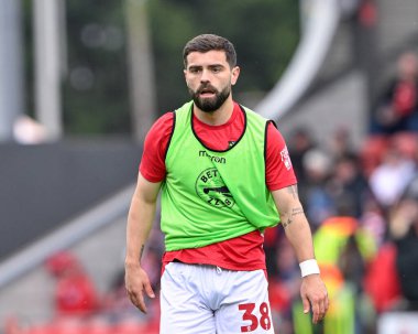 Wrexham 'dan Elliot Lee maçtan önce ısınıyor, 27 Nisan 202' de Wrexham-Stockport County maçında SToK Cae Ras, Wrexham, İngiltere