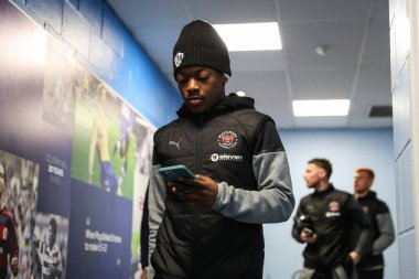 Blackpool 'dan Karamoko Dembele, 27 Nisan 202' de İngiltere 'nin Oto Kiralama Stadyumu' nda oynanan Gökyüzü İddia Ligi 1 karşılaşması öncesinde geldi.