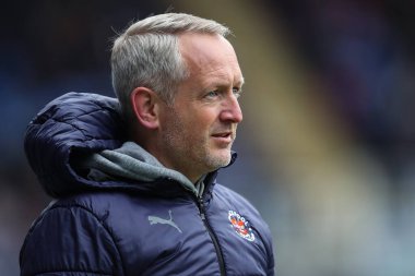 Neil Critchley, 27 Nisan 202 'de İngiltere' de oynanan Blackpool-Blackpool maçı sırasında Blackpool takımının teknik direktörü.