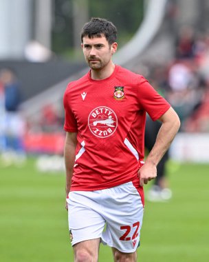 Wrexham 'dan Thomas O' Connor maçtan önce ısınıyor, 27 Nisan 202 'de Wrexham-Stockport County maçında SToK Cae Ras, Wrexham, İngiltere' de.