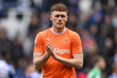 Blackpool 'dan Sonny Carey, 27 Nisan 202' de İngiltere 'de oynanan 