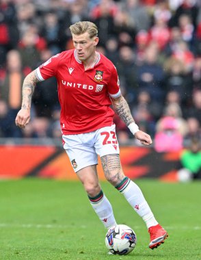 Wrexham takımından James McClean, 27 Nisan 202 tarihinde Wrexham-Stockport County maçında SToK Cae Ras, Wrexham, İngiltere