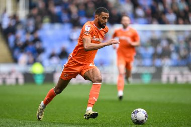 Blackpool 'dan CJ Hamilton, 27 Nisan 202' de İngiltere 'nin Oto Kiralama Stadyumu' nda oynanan Gökyüzü İddia Ligi 1 karşılaşmasında topla bir çıkış yaptı.