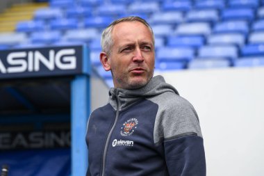 Blackpool teknik direktörü Neil Critchley, 27 Nisan 202 'de Birleşik Krallık' ta bulunan Select Car Leasing Stadyumu 'nda oynanan Sky Bet 1 karşılaşması öncesinde geldi.