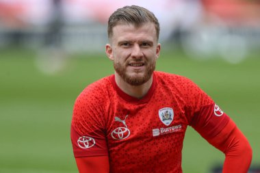 Barnsley 'den Nicky Cadden 27 Nisan 202' de İngiltere 'nin Oakwell kentinde oynanan Sky Bet 1 maçında ısınma turunda Barnsley Northampton Town' a karşı.