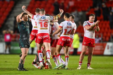 St. Helens takımından Jonny Lomax, 25 Nisan 202 'de St Helens-Huddersfield Giants maçını kazanmak için attığı golü son dakikada kutluyor.