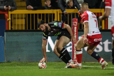 Wigan Warriors takımından Abbas Miski, 26 Nisan 202 'de İngiltere' nin Hull-Wigan Warriors takımına karşı oynanan Betfred Süper Lig 9. raundunda 18-4 öne geçmeye çalışıyor.