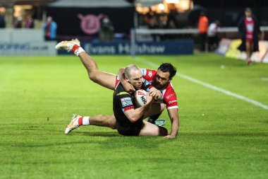 Wigan Warriors 'dan Liam Marshall, Hull KR' dan Peta Hiku ile oynanan Betfred Süper Lig 9. Raundunda Sewell Group Craven Park 'ta Hull KR' a karşı Wigan Warriors maçında karşılaşacak.