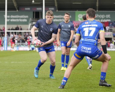 Warrington Wolves 'tan Matty Nicholson, 27 Nisan 202' de Salford Community Stadyumu 'nda oynanan 9. Betfred Süper Lig karşılaşmasından önce ısınıyor.