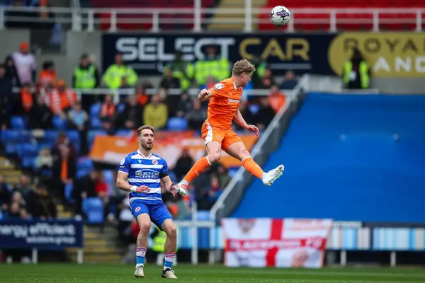 George Byers Blackpool Heads Ball Sky Bet League Match Reading — Stock Photo, Image