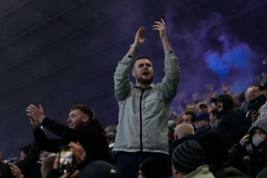 Leicester City taraftarları, 29 Nisan 202 'de İngiltere' nin Deepdale kentinde oynanan Preston North End - Leicester City maçında yan gollerini kutladılar.