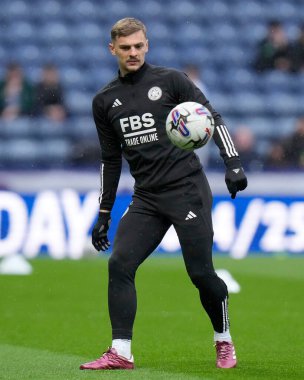 Leicester City 'den Kiernan Dewsbury-Hall, 29 Nisan 202' de İngiltere 'nin Deepdale kentinde oynanan Gökyüzü İddia Şampiyonası maçından önce ısınıyor.