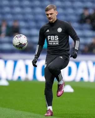 Leicester City 'den Kiernan Dewsbury-Hall, 29 Nisan 202' de İngiltere 'nin Deepdale kentinde oynanan Gökyüzü İddia Şampiyonası maçından önce ısınıyor.