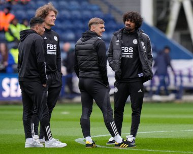 Leicester City oyuncuları, 29 Nisan 202 'de İngiltere' nin Deepdale kentinde oynanan Preston North End - Leicester City maçından önce sahaya bakıyor.