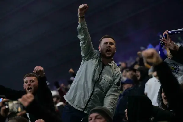Die Fans Von Leicester City Feiern Ihr Tor Während Des lizenzfreie Stockfotos