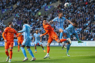 Ipswich Town 'dan Kieffer Moore, Coventry Building Society Arena, Coventry, İngiltere, 30 Nisan 202' de Coventry City ve Ipswich Town arasındaki Gökyüzü İddia Şampiyonası maçında kaleye kafa attı.