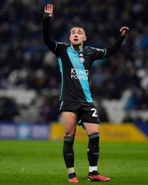 Leicester City 'den Yunus Akgun, 29 Nisan 202' de İngiltere 'nin Deepdale kentinde oynanan Gökyüzü İddia Şampiyonası maçında Preston North End ile Leicester City arasındaki jestler yaptı.