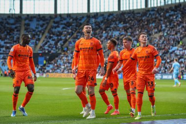 Ipswich Town 'dan Kieffer Moore, Coventry Building Society Arena, Coventry, İngiltere' de 30 Nisan 202 'de oynanan Sky Bet Şampiyonası maçında 0-1' lik galibiyetini kutluyor.
