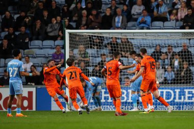 Ipswich Town 'dan Cameron Burgess, 30 Nisan 202' de Coventry City 'nin Coventry Building Society Arena, Coventry, İngiltere' de Ipswich Town 'a karşı oynadığı Sky Bet Şampiyonası maçında 1-2 kazanma hedefini kutluyor.