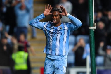 Coventry City 'den Hacı Wright, 30 Nisan 202' de Coventry Building Society Arena, Coventry, İngiltere 'deki Coventry City ile Ipswich Town arasındaki Sky Bet Şampiyonası maçında 1-1 kazanma hedefini kutluyor.