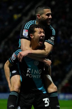 Leicester City 'den Conor Coady, Leicester City' den Kasey McAteer 'la Gökyüzü İddia Şampiyonası' nda skor yapan Preston North End ile Leicester City arasında 29 Nisan 202 'de oynanan Deepdale, Preston, İngiltere maçında 0-3' lük skorer golünü kutluyor.