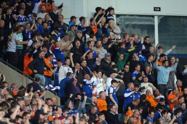 Ipswich Town taraftarları, Coventry Building Society Arena, Coventry, İngiltere, 30 Nisan 202 'de oynanan Sky Bet Şampiyonası maçında takımlarının golünü 1-2 olarak kutluyor.