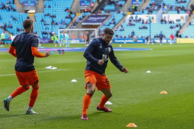 Ipswich Town 'dan Sam Morsy maç öncesi ısınma maçında Coventry City, Coventry Building Society Arena, Coventry, İngiltere' de 30 Nisan 202 'de Ipswich Town' a karşı.