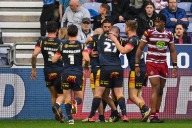 Katalan Ejderhaları 'ndan Julian Bousquet, 2 Mayıs 2024' te İngiltere 'nin Wigan Stadyumu' nda oynanan Betfred Süper Lig 10. 