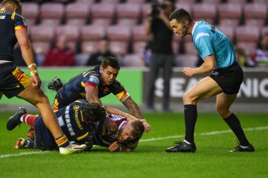 Wigan Warriors takımından Luke Thompson, 2 Mayıs 2024 'te İngiltere' nin Wigan Stadyumu 'nda oynanan 10. 