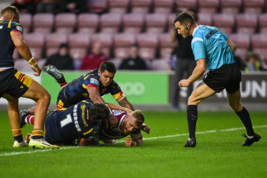 Wigan Warriors takımından Luke Thompson, 2 Mayıs 2024 'te İngiltere' nin Wigan Stadyumu 'nda oynanan 10. 