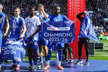 Leicester City 'den Stephy Mavididi, 4 Mayıs 2024' te King Power Stadyumu 'nda Leicester City - Blackburn Rovers maçından sonra şampiyonluğu kutluyor.