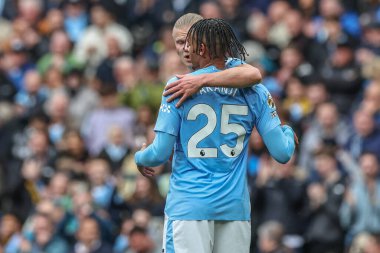Manchester City 'den Erling Haaland, 4 Mayıs 2024' te Etihad Stadyumu 'nda oynanan Premier League maçında Manchester City ile Wolverhampton Wanderers maçında 2-0' lık galibiyetini kutluyor.