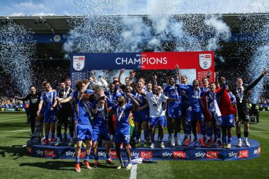 Leicester City, 4 Mayıs 2024 'te King Power Stadyumu' nda Leicester City ve Blackburn Rovers maçından sonra şampiyonluk kupasını kaldırdı.