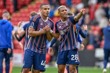 Nottingham Ormanı 'ndan Murillo ve Nottingham Ormanı' ndan Danilo, İngiltere 'nin Sheffield Lane, Sheffield, 4 Mayıs 2024' te oynanan Premier League maçında Sheffield United ve Nottingham Ormanı arasındaki tam zamanlı sonucu kutladılar. 