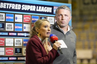 Warrington Wolves 'un baş antrenörü Sam Burgess, 3 Mayıs 2024' te Warrington, İngiltere 'deki Halliwell Jones Stadyumu' nda oynanan Betfred Süper Lig 10. Raunt Warrington Wolves vs Hull FC maçından sonra Sky 'dan Jenna Brooks ile röportaj yaptı.