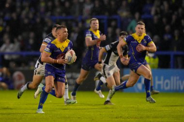 Warrington Wolves 'tan Josh Drinkwater, Warrington Wolves' tan George Williams 'ın 3 Mayıs 2024' te Halliwell Jones Stadyumu, Warrington, İngiltere 'de oynanan 10.