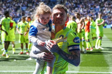 Blackburn Rovers 'dan Sammie Szmodics, 4 Mayıs 2024' te King Power Stadyumu 'nda Leicester City ile Blackburn Rovers arasındaki Gökyüzü İddia Şampiyonası maçında kazandığı altın botu kutluyor.