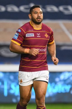 Huddersfield Giants takımından Seb Ikahifo, 3 Mayıs 2024 'te, John Smith' in Stadyumu 'nda oynanan 10' uncu Betfred Süper Lig karşılaşması öncesinde ısınma turunda Huddersfield Giants, Salford Red Devils 'e karşı.