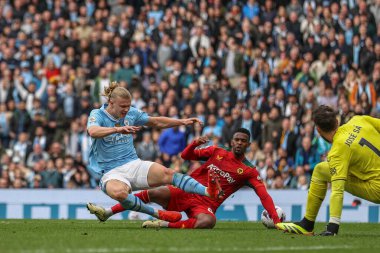 Manchester City 'den Erling Haaland, Wolverhampton Wanderers takımından Nlson Semedo' ya Premier League maçında Manchester City ile Wolverhampton Wanderers maçında 4 Mayıs 2024 'te Etihad Stadyumu' nda penaltı cezası verildi.