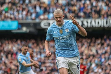 Manchester City 'den Erling Haaland, 4 Mayıs 2024' te Etihad Stadyumu 'nda oynanan Premier League maçında Manchester City ile Wolverhampton Wanderers maçında 3-0 kazanma golünü kutluyor.