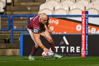 Huddersfield Giants 'tan Adam Swift, 3 Mayıs 2024' te John Smith Stadyumu 'nda oynanan Betfred Süper Lig 10. Raundda Huddersfield Giants - Salford Red Devils maçında bir deneme için sahaya çıkıyor.